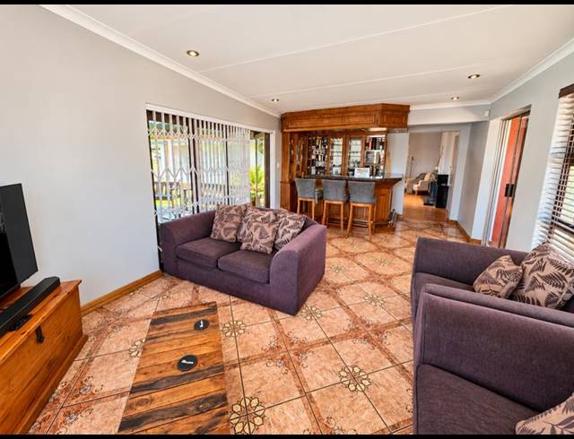 5 BEDROOM HOUSE FOR SALE IN GLEN MARAIS